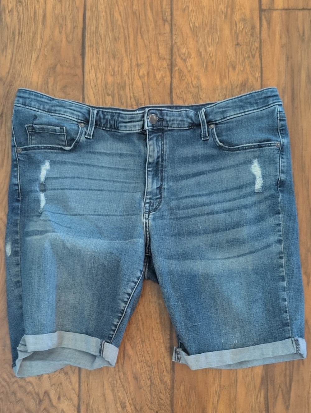 Women’s Denim Roll-Cuff Shorts in Blue